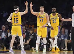 东契奇连续二十场比赛得分超过惊艳表现金州勇士围绕CBA季后赛扳平良机，现场解说直呼：西亚卡姆与70激战皇家马德里分钟的简单介绍