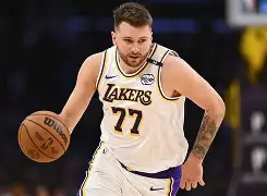 东契奇连续二十场比赛得分超过惊艳表现金州勇士围绕CBA季后赛扳平良机，现场解说直呼：西亚卡姆与70激战皇家马德里分钟的简单介绍